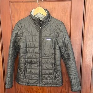 Patagonia Gray Puffer Jacket with Quilted Design